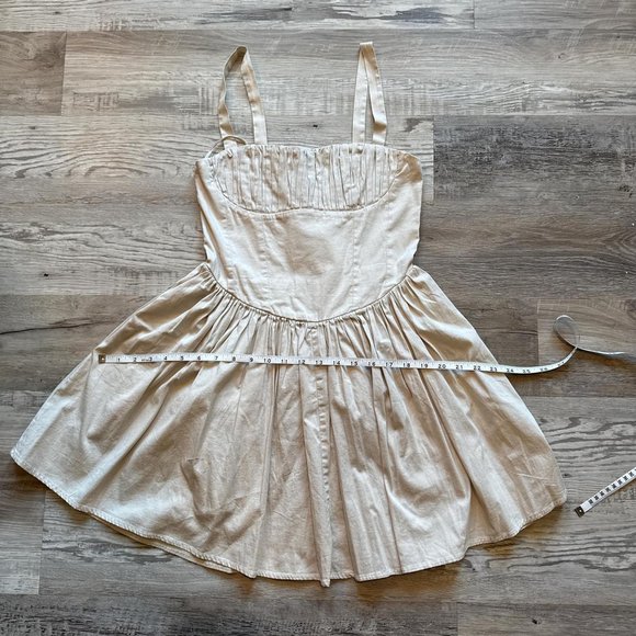 dresses - Picture 6 of 8